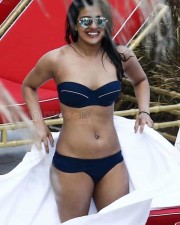Baywatch Actress Priyanka Chopra Bikini Photos