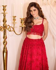 Beautiful Aamna Sharif in a Red Shimmery Lehenga Photos 03