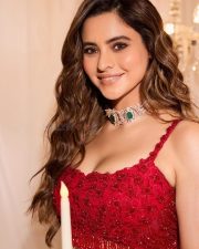 Beautiful Aamna Sharif in a Red Shimmery Lehenga Photos 10