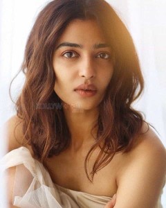 Beautiful Actress Radhika Apte Photos