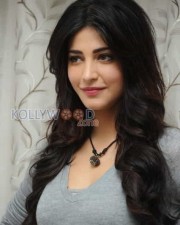 Beautiful Actress Shruti Haasan Photos