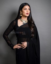 Beautiful Actress Shruti Haasan in Black Saree Photos 03