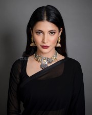 Beautiful Actress Shruti Haasan in Black Saree Photos 04