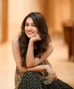 Beautiful Actress Vani Bhojan Photos