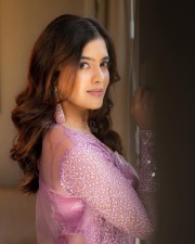 Beautiful Amritha Aiyer in Pink Dress Photos 02