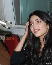 Beautiful Shruthi Hassan At Big Studio Pictures