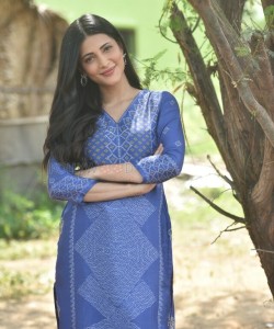 Beautiful Shruti Haasan in a Blue Salwar Photoshoot Pictures 02