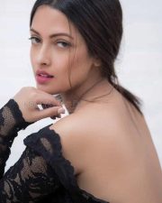 Bengali Bombshell Riya Sen Photos