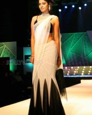 Bindhu Madhavi Hot Saree Rampwalk Pictures