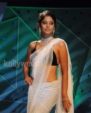 Bindu Madhavi Hot Saree Pictures