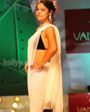 Bindu Madhavi Hot Saree Pictures