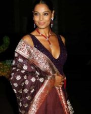 Bipasha Basu Hot Photos