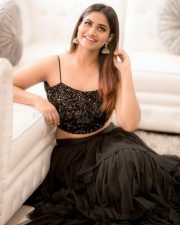 Bodhaiyil Thallathey Heroine Shivani Narayanan Photos