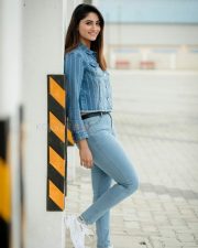 Bodhaiyil Thallathey Heroine Shivani Narayanan Photos