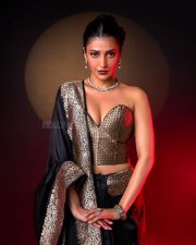 Captivating Shruti Haasan in a Black Lehenga with Plunging Neckline Photo 01