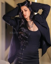 Chic and Sassy Shruti Haasan in a Black Outfit Photos 02