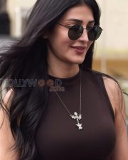 Confident Actress Shruti Haasan in a Dark Brown Sleeveless Top Photos 01