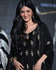 Coolie Actress Shruti Haasan in a Black Kurta Pictures 01