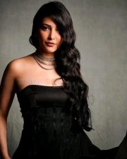 Coolie Actress Shruti Haasan in a Long Black Draped Dress Pictures 03