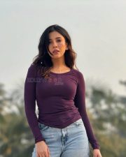 Cute Barkha Singh in a Long Sleeve Top Pictures 01