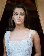Cute Model Aishwarya Rai Pictures 02