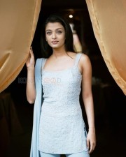 Cute Model Aishwarya Rai Pictures 03