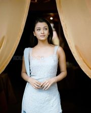 Cute Model Aishwarya Rai Pictures 04