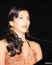 Cute Shruti Haasan Stills