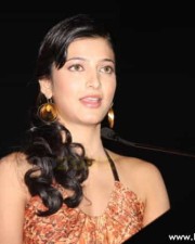 Cute Shruti Haasan Stills