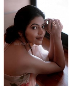 Diesel Movie Heroine Athulya Ravi Photos 18