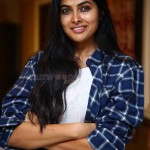Divi Vadthya at Santosham South Indian Film Awards 2021 Curtain Raiser Press Meet Pictures 12 Divi Vadthya at Santosham South Indian Film Awards 2021 Curtain Raiser Press Meet Pictures 12