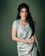 Enchanting Actress Shruti Hassan in a Silver Grey Embroidered Saree Photos 04