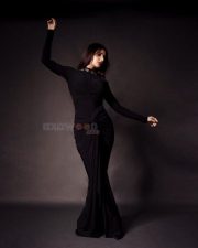 Fabulous Fatima Sana Shaikh in a Black Sleeveless Maxi Dress Pictures 02
