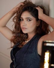 Gangers Actress Vani Bhojan in a Blue Denim Sleeveless Top and Pants Photos 02