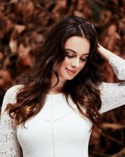 German Model and Actress Evelyn Sharma Photos