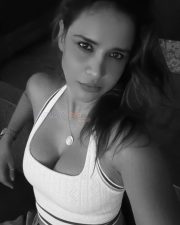 Glam Aisha Sharma Black and White Sexy Selfie Photos 04
