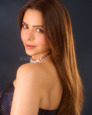 Glamorous Actress Aamna Sharif in a Navy Blue Sequined Strapless Gown Photos 03
