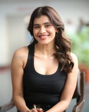 Gorgeous Hebah Patel at Eesha Movie Trailer Success Meet Photos 40