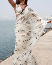 Gorgeous Priyanka Chopra in a White Floral Saree Photos 03
