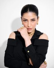Gothic Beauty Shruti Haasan in a Black Shoulder Cut Out Dress Pictures 02