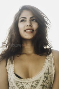 Half Girlfriend Actress Rhea Chakraborty Sexy Pictures