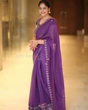 Heroine Bindu Madhavi at Dhandoraa Movie Pre Release Event Photos 14