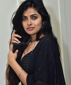 Heroine Divi Vadthya Stunning in Black Dress Photoshoot Pictures 20