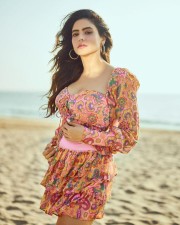 Hot Aamna Sharif Beach Body in a Printed Frill Dress Pictures 02