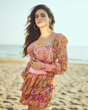 Hot Aamna Sharif Beach Body in a Printed Frill Dress Pictures 02 Hot Aamna Sharif Beach Body in a Printed Frill Dress Pictures 02