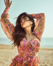 Hot Aamna Sharif Beach Body in a Printed Frill Dress Pictures 03 Hot Aamna Sharif Beach Body in a Printed Frill Dress Pictures 03