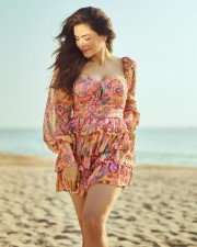 Hot Aamna Sharif Beach Body in a Printed Frill Dress Pictures 04