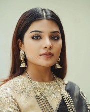 Kannai Nambathey Actress Aathmika in a Black Saree Pictures 05