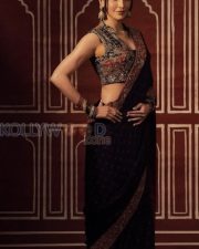 Majestic Actress Shruti Haasan in a Black Embroidered Saree Sleeveless Blouse Photos 04