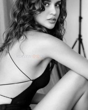 Model Aisha Sharma Sexy Photos